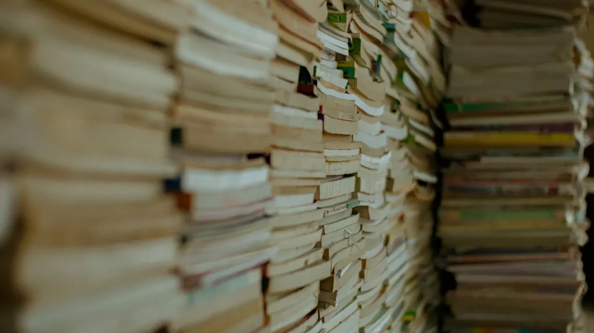 Hardback vs Paperback vs E-book: Which Reading Format Suits You Best?